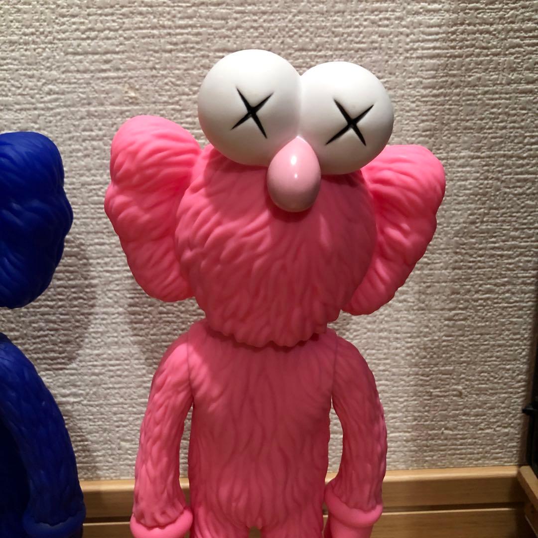 KAWS カウズ モチーフフィギュア ブラック ピンク ブルー フィギュア 3体